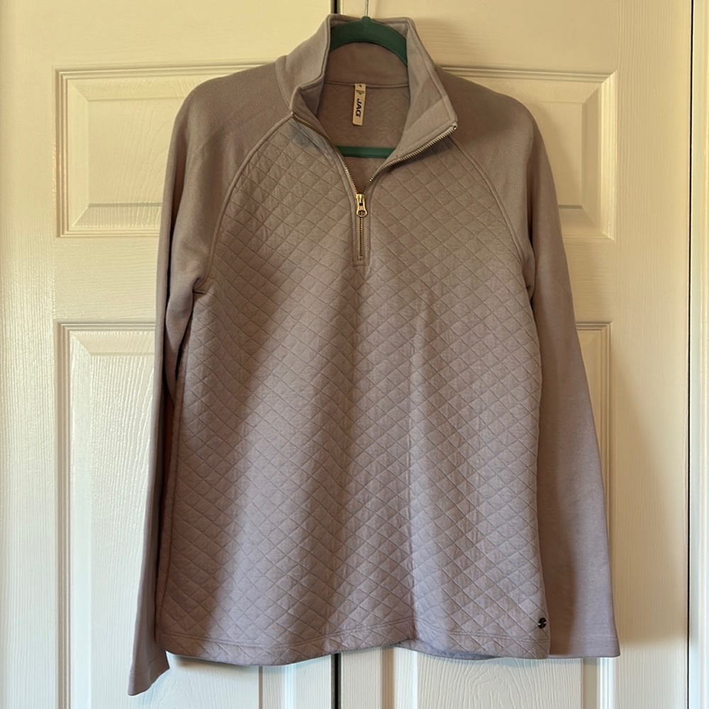 Jag lilac colored sweat shirt in large